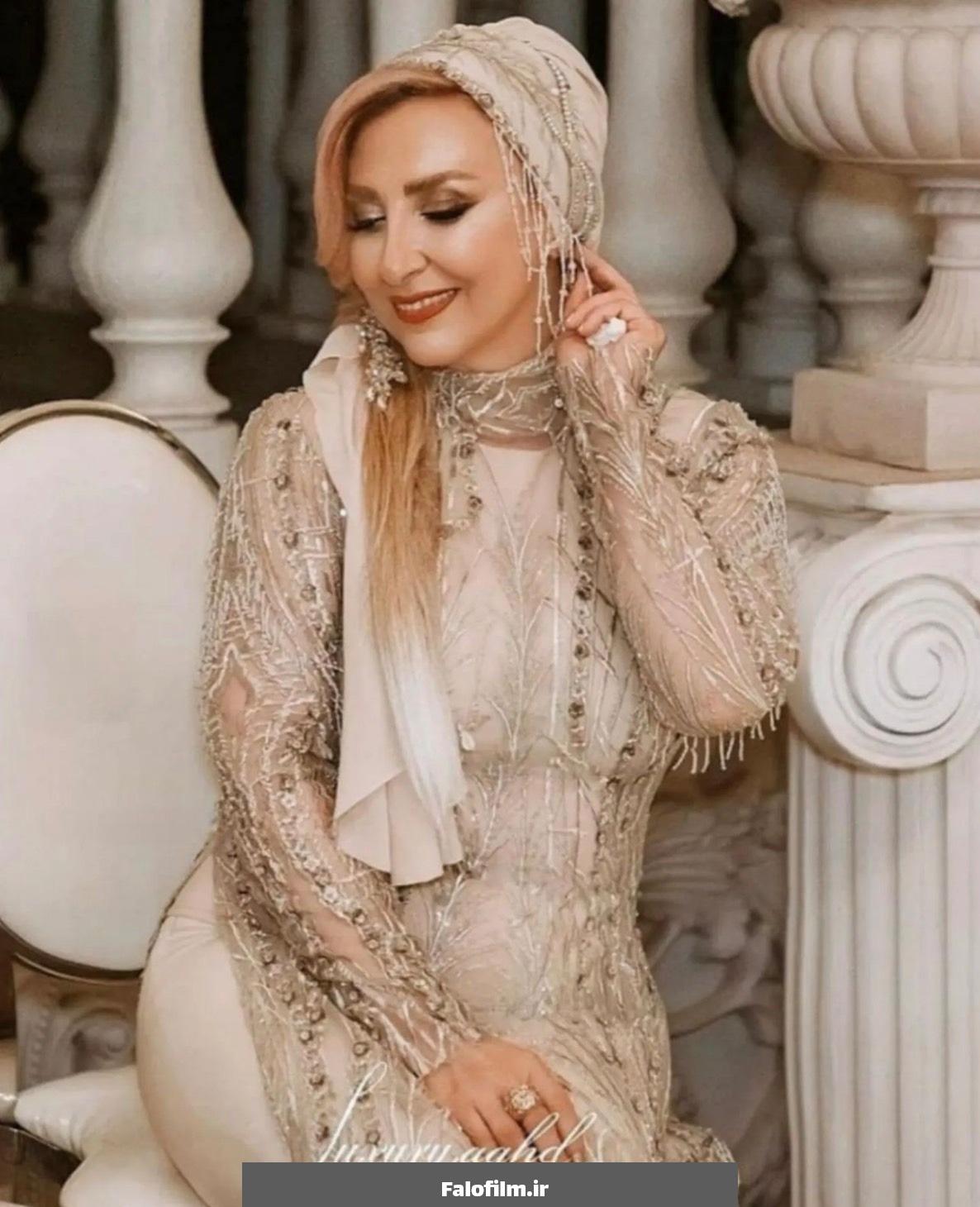 عکس مرجانه گلچین در تالار