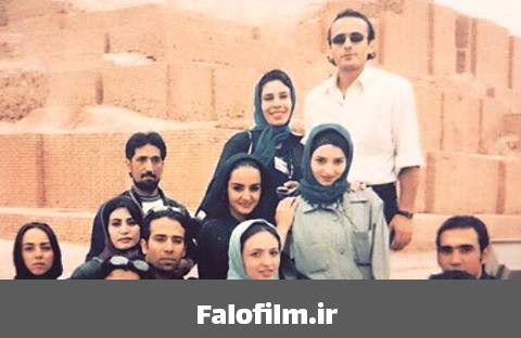 عکس گلاره عباسی در جوانی به همراه دوستانش