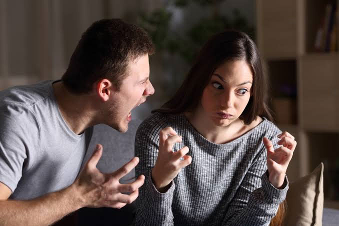 داد زدن شوهر و عصبانی بودن زن