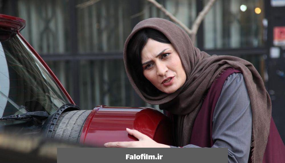 پریوش نظریه در پشت صحنه