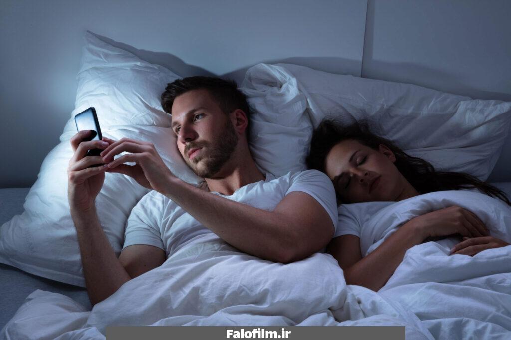 عکس یک مرد که به زنش خیانت میکند