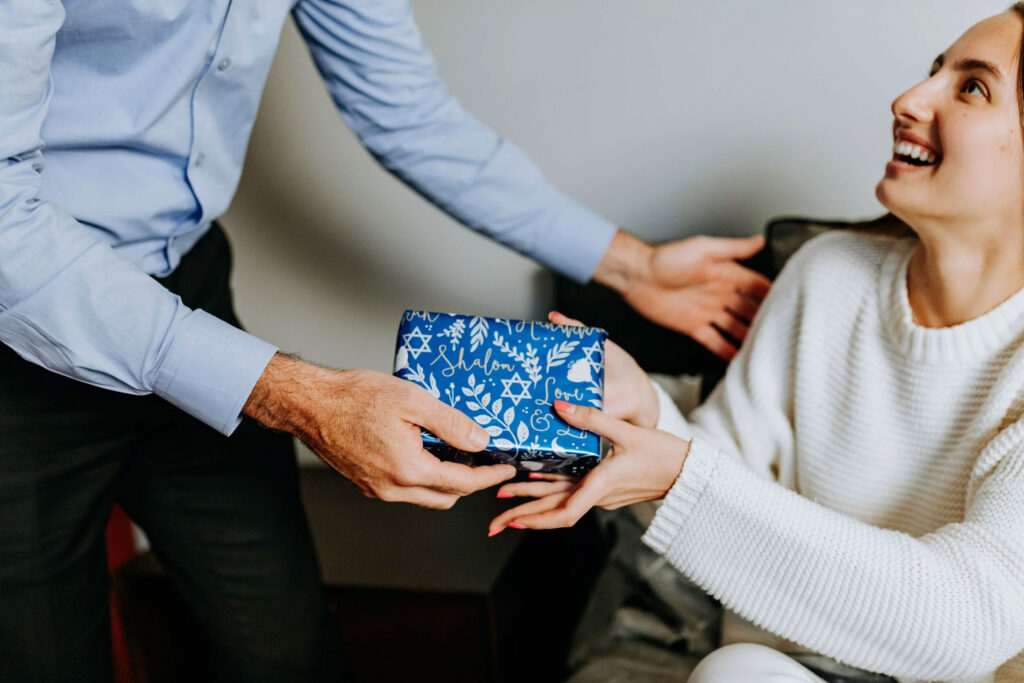 تعبیر خواب گرفتن چیزی از یک مرده