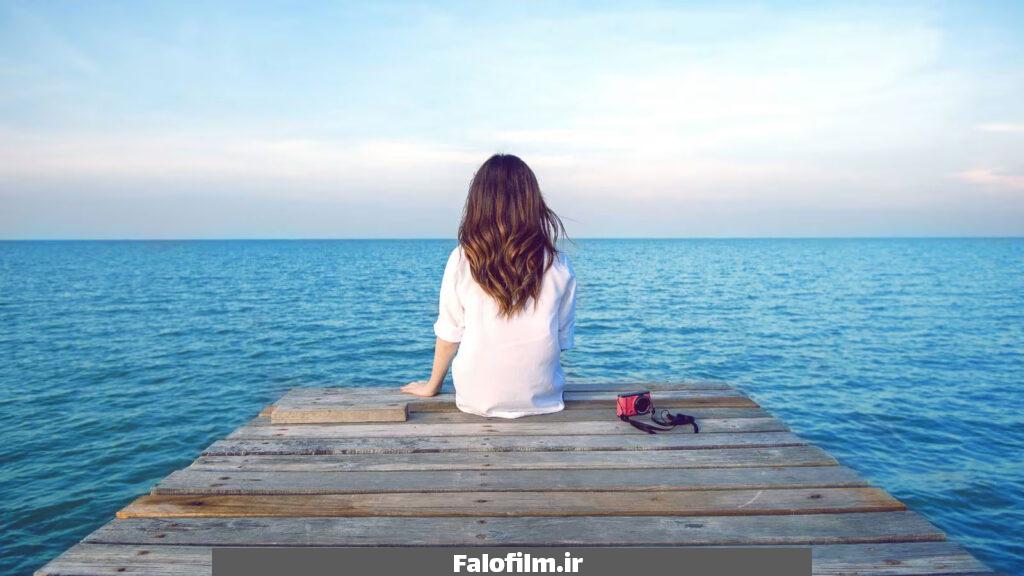 عکس یک زن تنها و غمگین