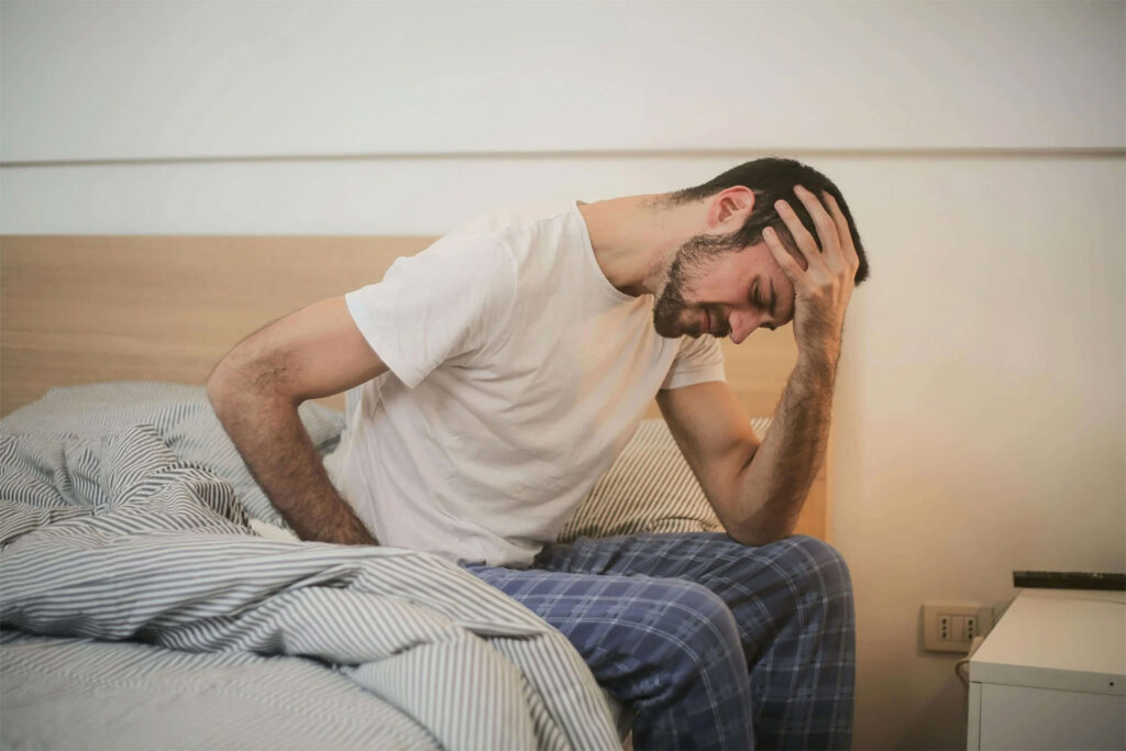 عکس یک مرد شرمگین 
