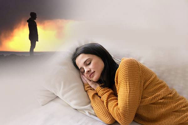 عکس یک نفر که خوابیده و خواب میبیند