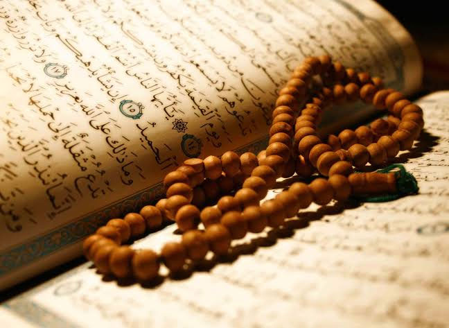 عکس یک تسبیح چوبی