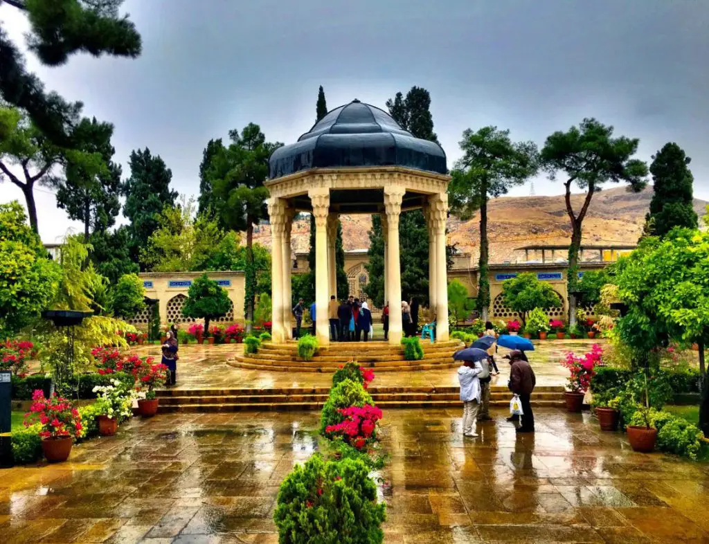 تفسیر الا یا ایها الساقی ادر کاسا و ناولها